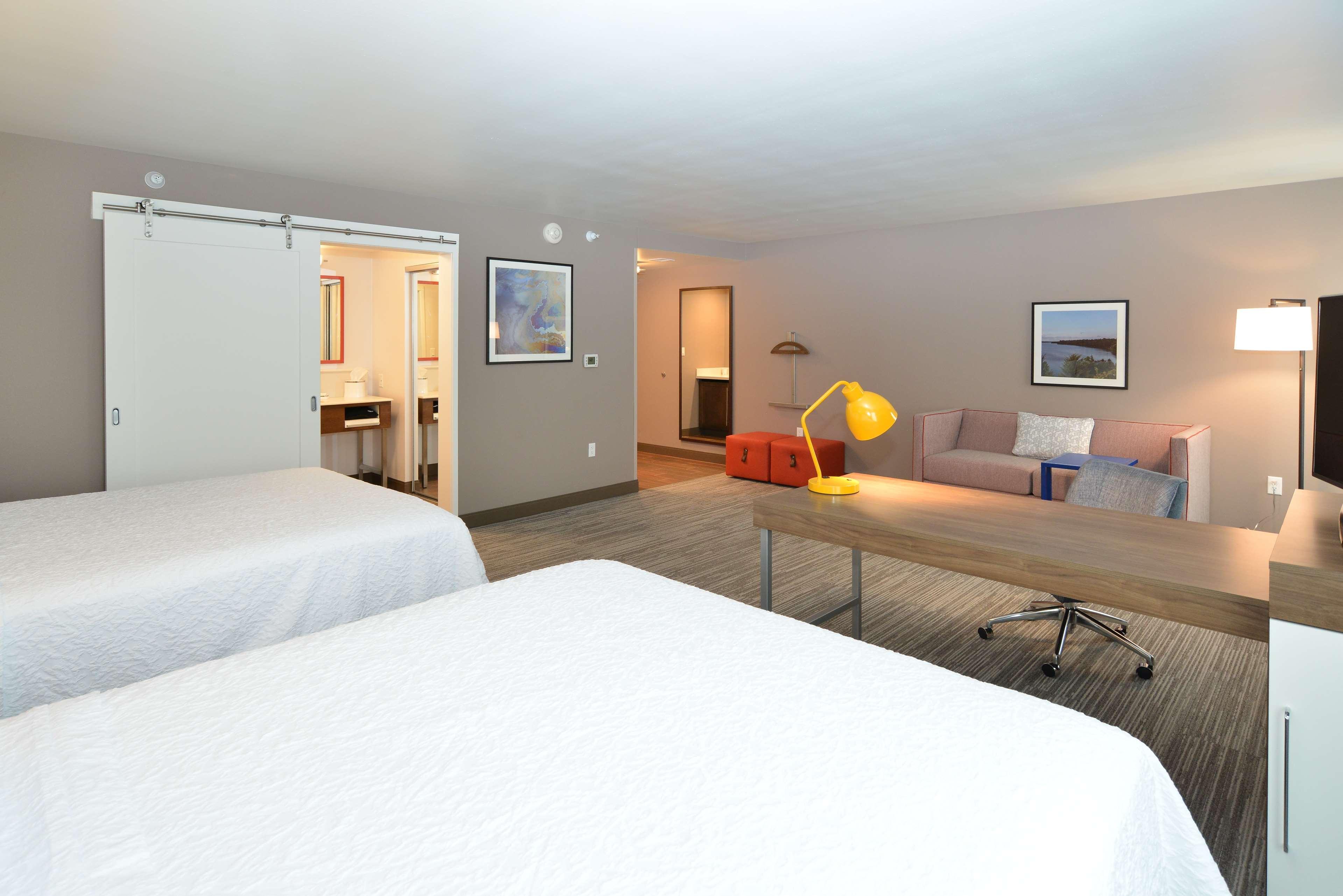 Hampton Inn & Suites Menomonie-Uw Stout Esterno foto