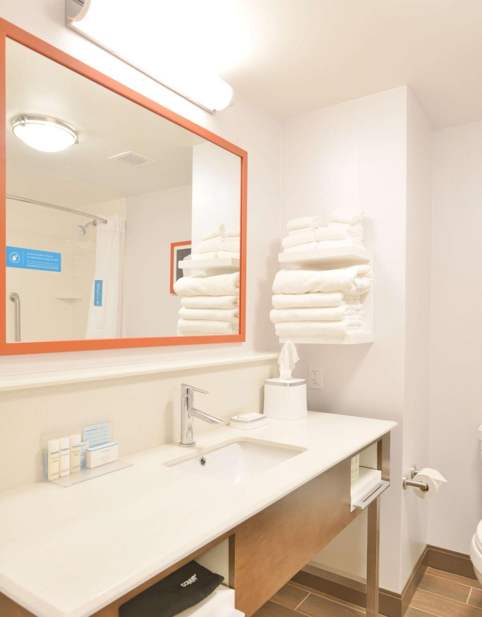 Hampton Inn & Suites Menomonie-Uw Stout Esterno foto