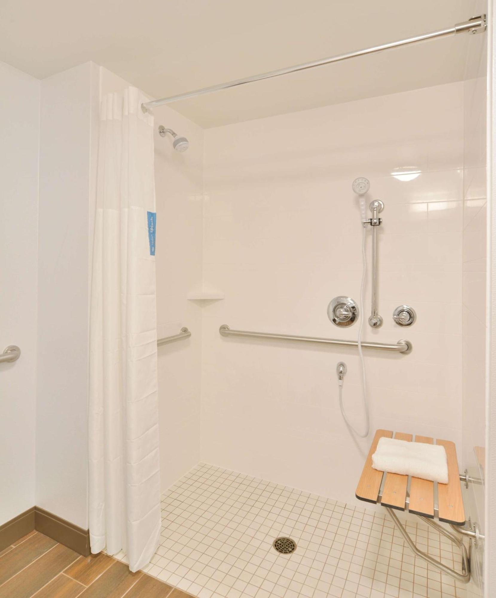 Hampton Inn & Suites Menomonie-Uw Stout Esterno foto